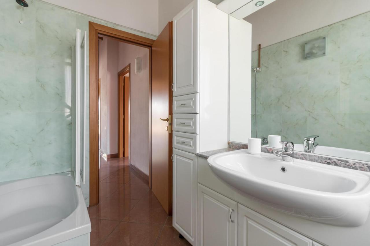 Frank Ronyo Appartement Desenzano del Garda Buitenkant foto
